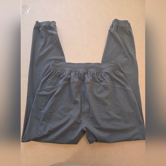 Men's Sleek Black Joggers Lululemon - Picture 10 of 10